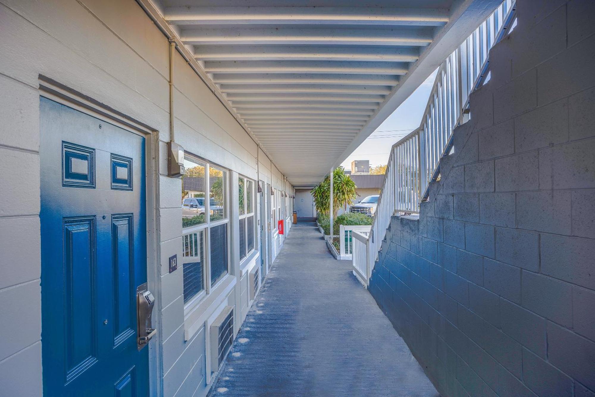 Sunrise Inn By Oyo Titusville Fl Exterior foto
